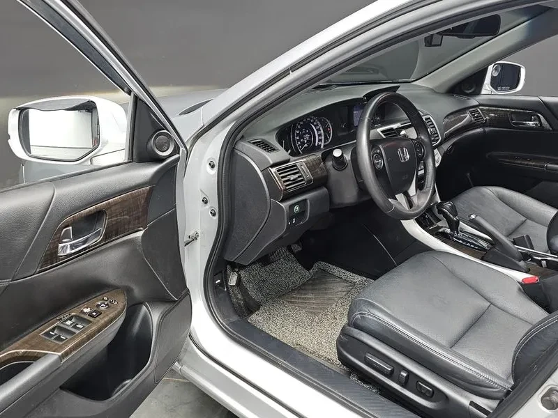 Honda Accord 2.4 9Th Gen , снимка 12 - Автомобили и джипове - 55796181