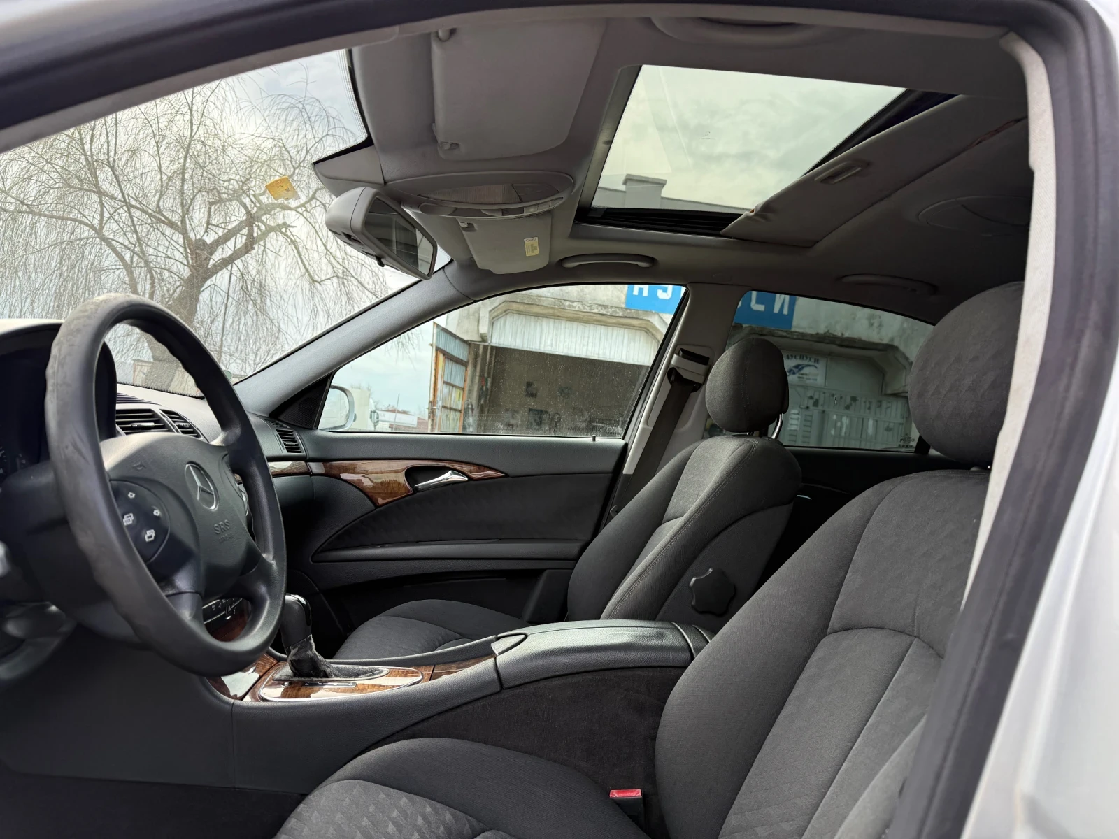 Mercedes-Benz E 220 Automat 2.2cdi 150кс 287000км, снимка 12 - Автомобили и джипове - 53734287