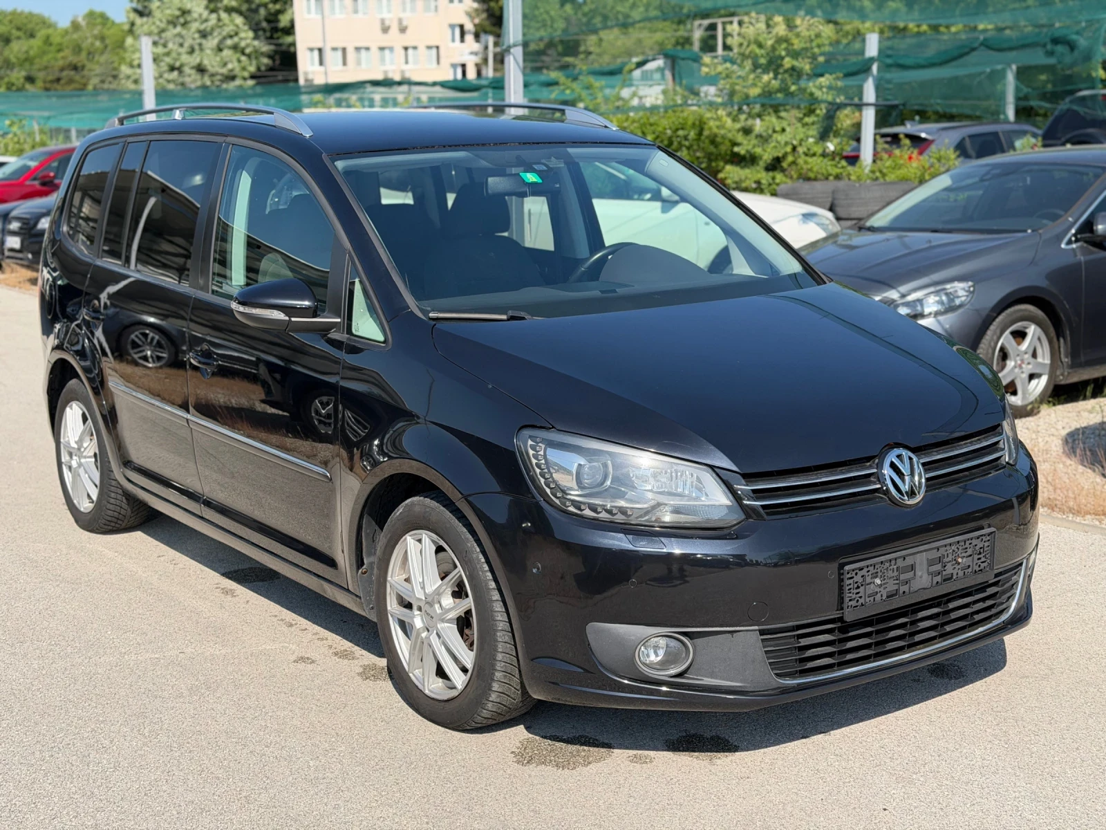 VW Touran 2.0 TDI Швейцария 7 местен, снимка 2 - Автомобили и джипове - 54677560