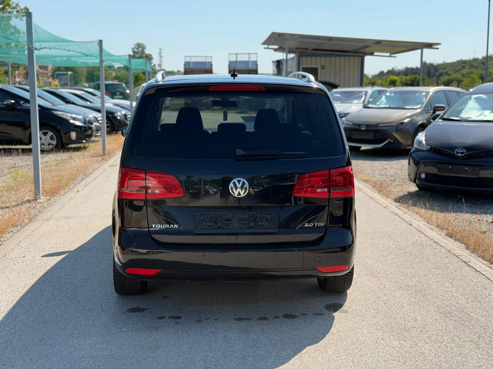 VW Touran 2.0 TDI Швейцария 7 местен, снимка 6 - Автомобили и джипове - 54677560