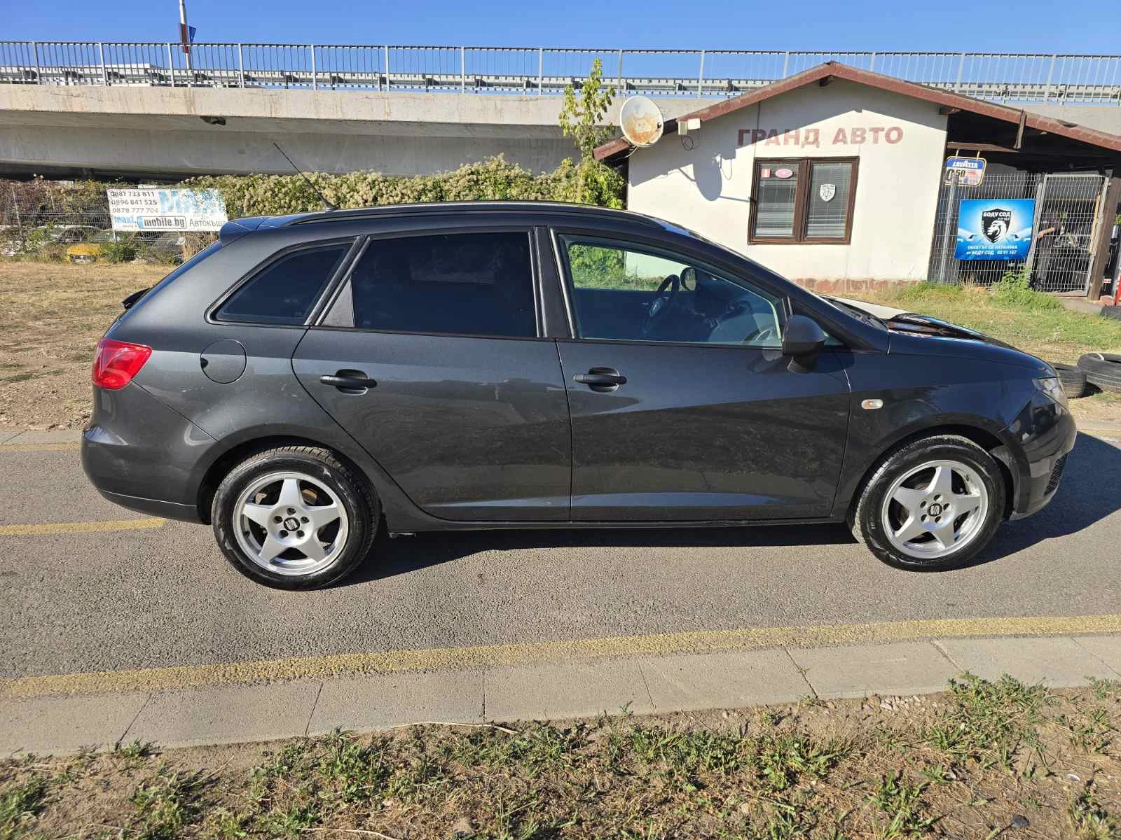 Seat Ibiza 1.4i, снимка 7 - Автомобили и джипове - 55974511