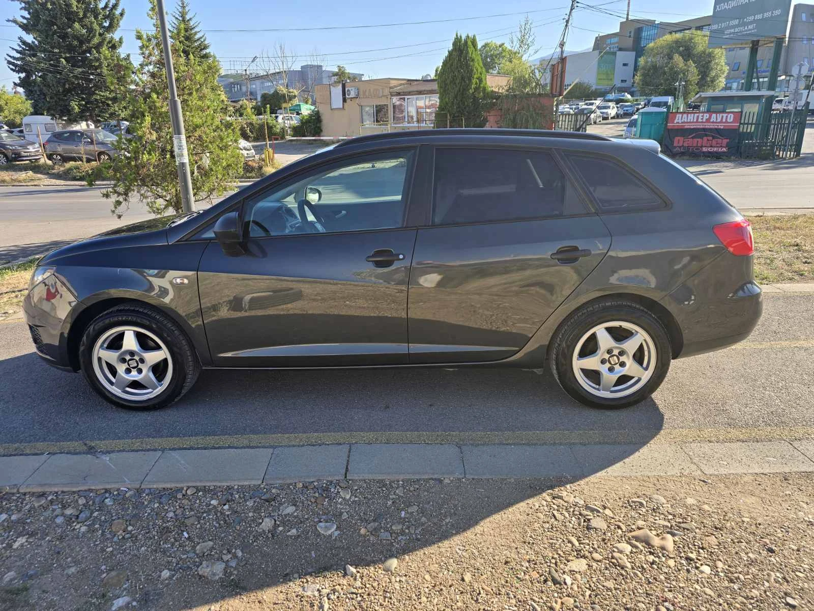 Seat Ibiza 1.4i, снимка 8 - Автомобили и джипове - 55974511