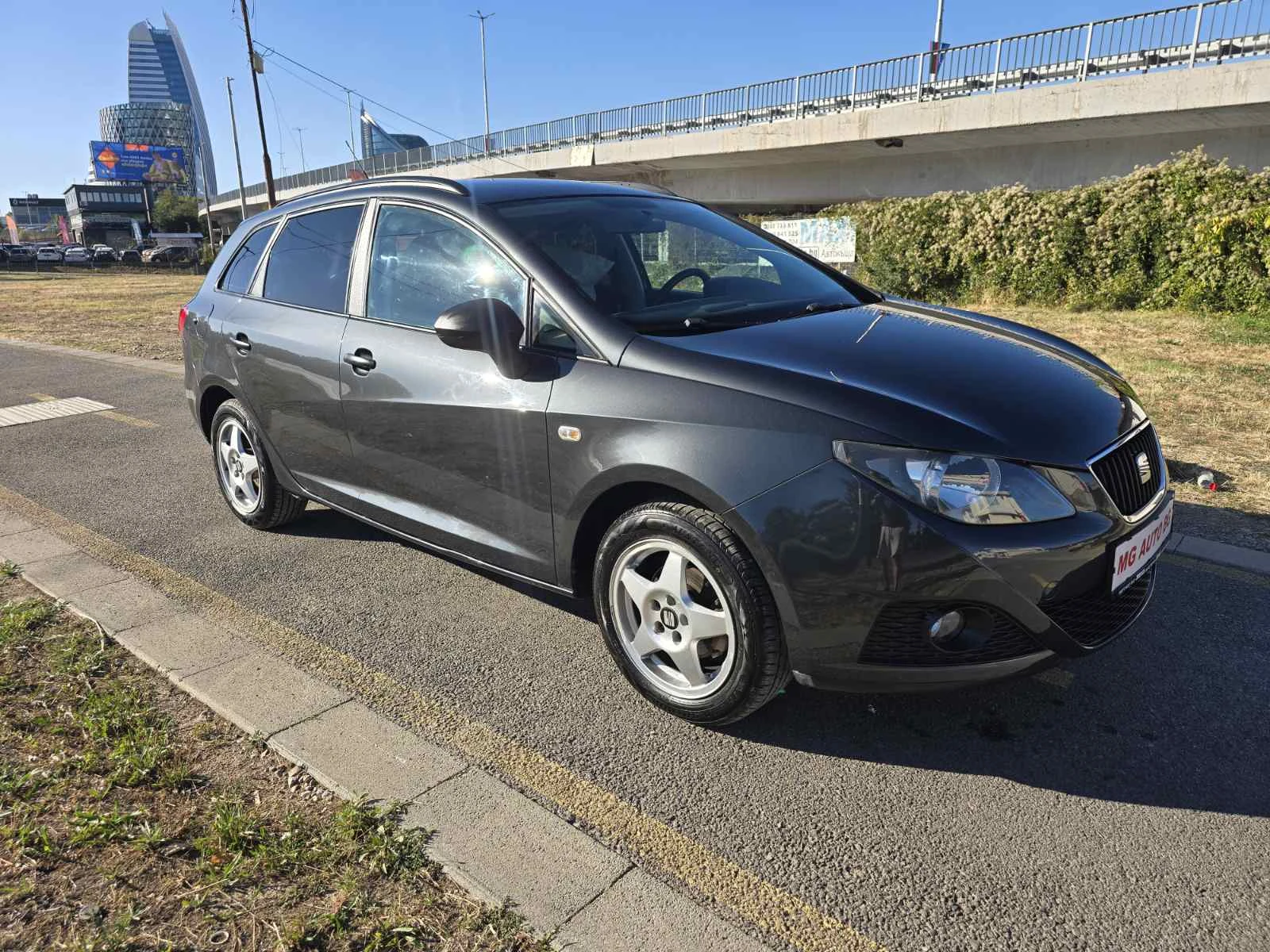 Seat Ibiza 1.4i, снимка 2 - Автомобили и джипове - 55974511