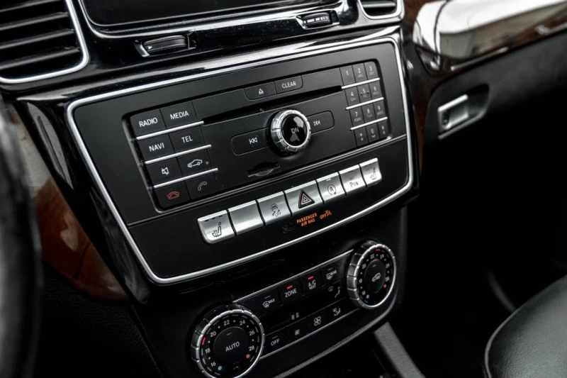 Mercedes-Benz GLE 400 4MATIC HARMAN/KARDON* PANO* ПОДГРЕВ* 360CAM* , снимка 7 - Автомобили и джипове - 52801412