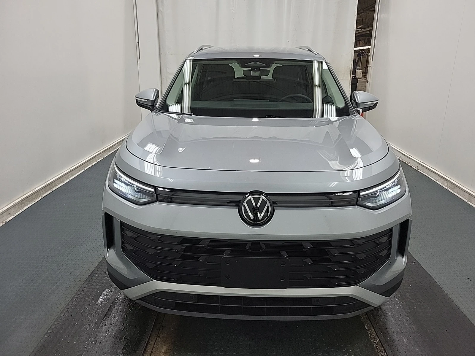 VW Tiguan COMFORTLINE | ДИГИТАЛНО ТАБЛО| ДВА КЛЮЧА| KEYLESS|, снимка 16 - Автомобили и джипове - 54083676