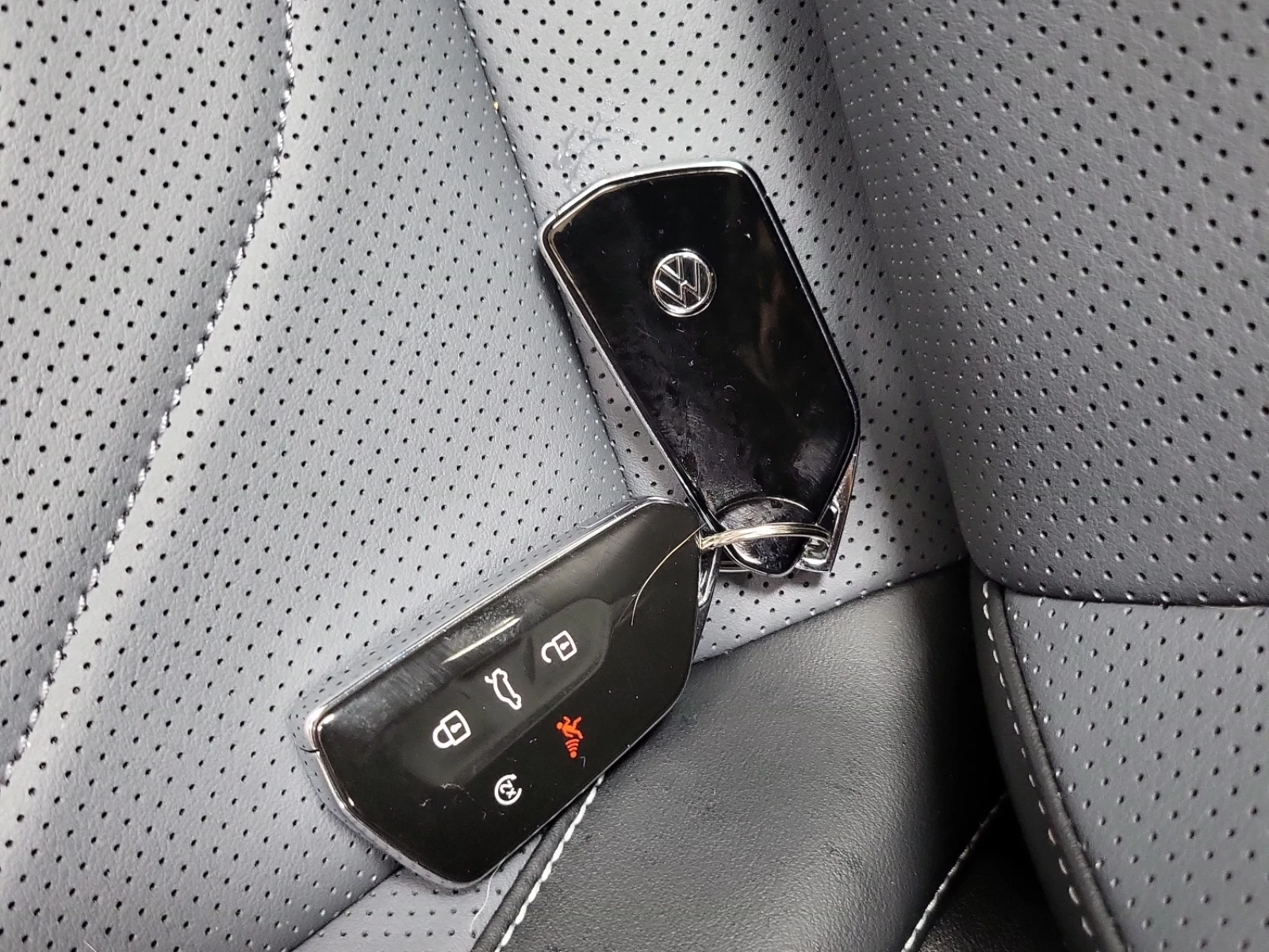 VW Tiguan COMFORTLINE | ДИГИТАЛНО ТАБЛО| ДВА КЛЮЧА| KEYLESS|, снимка 8 - Автомобили и джипове - 54083676