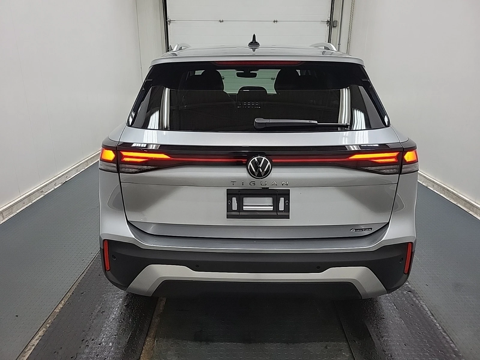 VW Tiguan COMFORTLINE | ДИГИТАЛНО ТАБЛО| ДВА КЛЮЧА| KEYLESS|, снимка 15 - Автомобили и джипове - 54083676