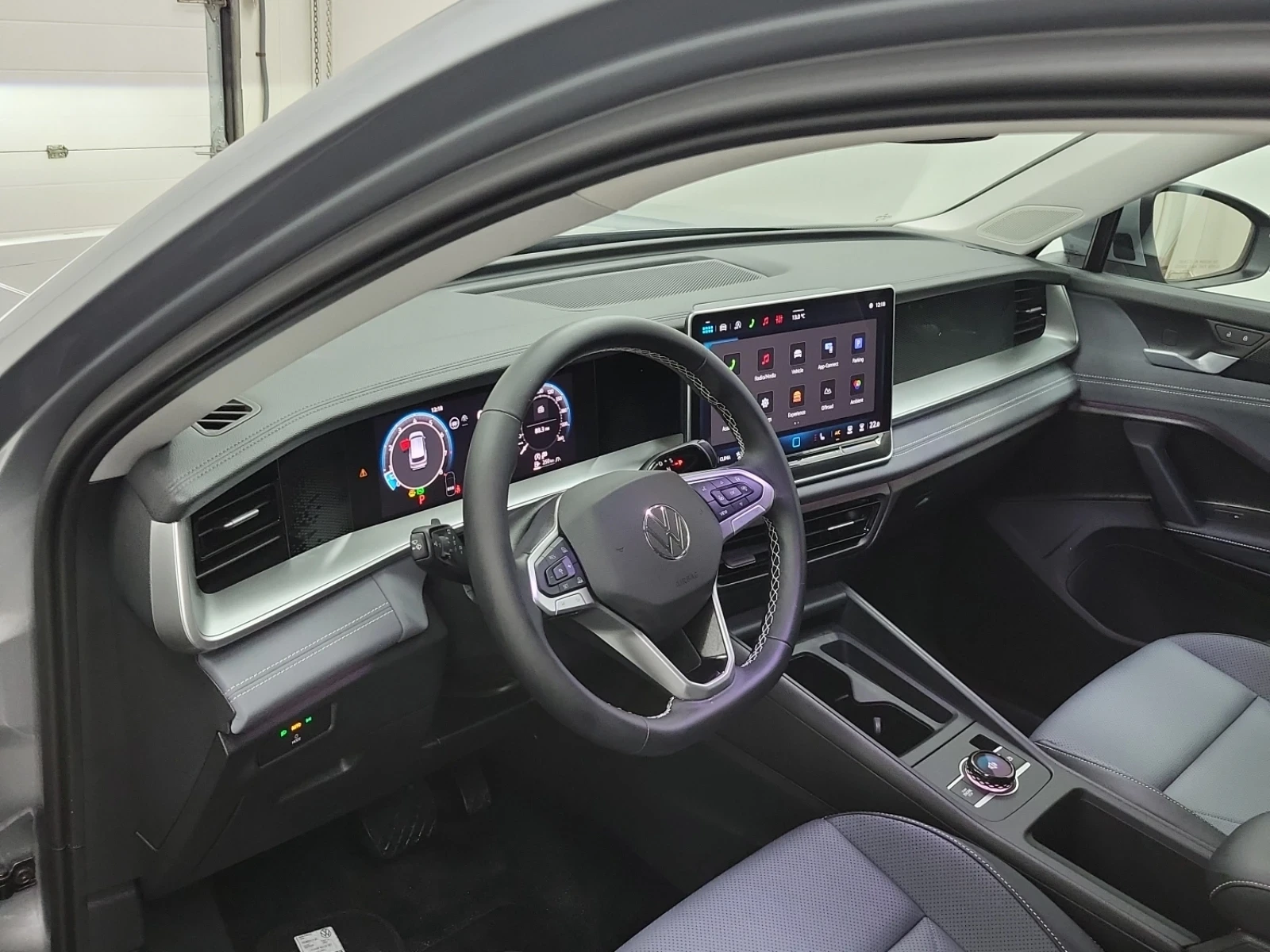 VW Tiguan COMFORTLINE | ДИГИТАЛНО ТАБЛО| ДВА КЛЮЧА| KEYLESS|, снимка 10 - Автомобили и джипове - 54083676