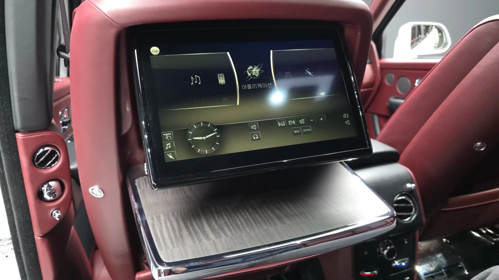 Rolls-Royce Cullinan * 2020* CULLINAN* 6.7L* ЦЕНАДОБГ* БЕЗ АНАЛОГ* , снимка 13 - Автомобили и джипове - 54866053
