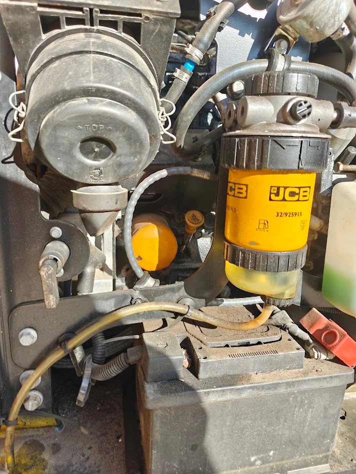 Багер JCB 15C-1 1500кг., снимка 13 - Индустриална техника - 53228818