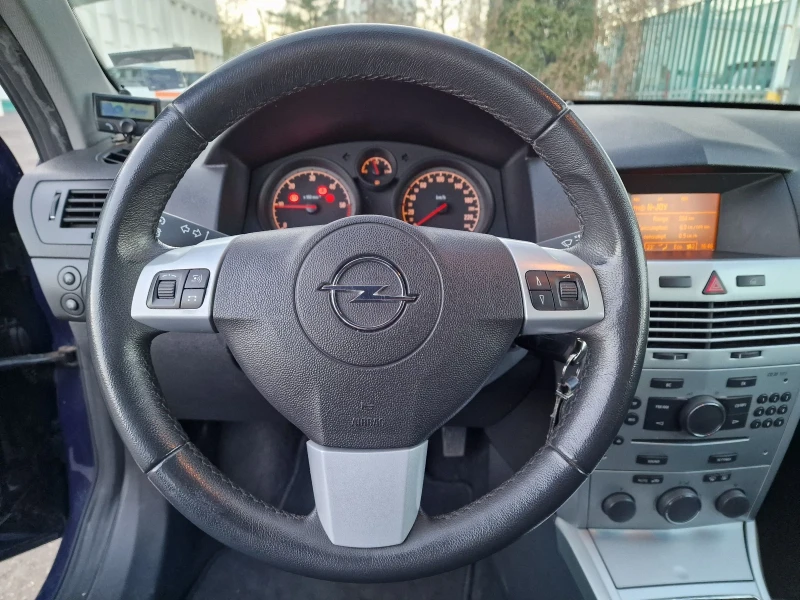 Opel Astra 1.7CDTI 110K.C., снимка 11 - Автомобили и джипове - 48131870