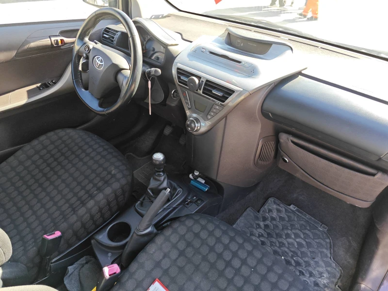 Toyota IQ 1.4 ГАЗ, снимка 6 - Автомобили и джипове - 50753971