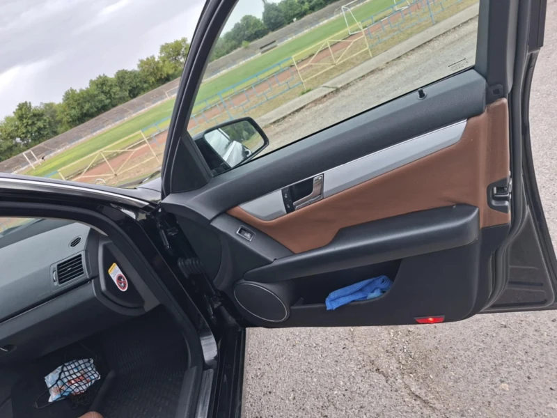 Mercedes-Benz C 200, снимка 5 - Автомобили и джипове - 52473094
