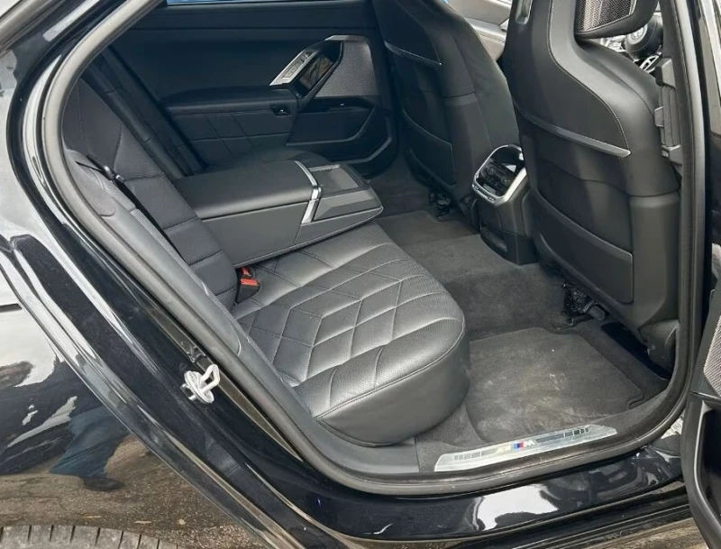 BMW 740 M-Sport xDrive, снимка 9 - Автомобили и джипове - 52613745
