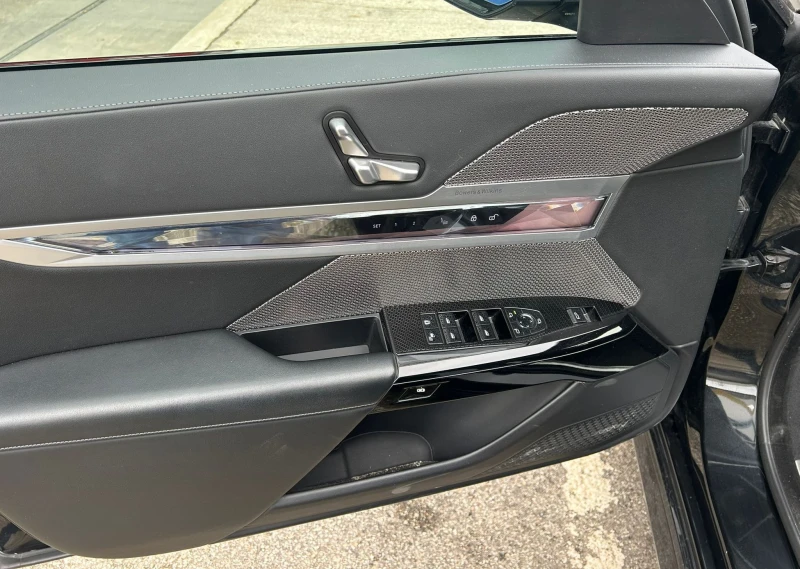 BMW 740 M-Sport xDrive, снимка 5 - Автомобили и джипове - 52613745