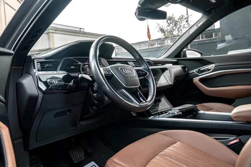 Audi E-Tron CARFAX* АВТОФИНАНСИРАНЕ* БЕЗ ПЪРВОНАЧАЛНА ВНОСКА* , снимка 5 - Автомобили и джипове - 52900146