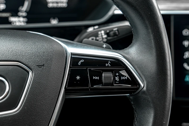 Audi E-Tron CARFAX* АВТОФИНАНСИРАНЕ* БЕЗ ПЪРВОНАЧАЛНА ВНОСКА* , снимка 13 - Автомобили и джипове - 52900146