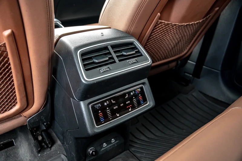 Audi E-Tron CARFAX* АВТОФИНАНСИРАНЕ* БЕЗ ПЪРВОНАЧАЛНА ВНОСКА* , снимка 10 - Автомобили и джипове - 52900146