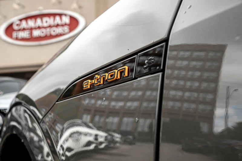 Audi E-Tron CARFAX* АВТОФИНАНСИРАНЕ* БЕЗ ПЪРВОНАЧАЛНА ВНОСКА* , снимка 2 - Автомобили и джипове - 52900146