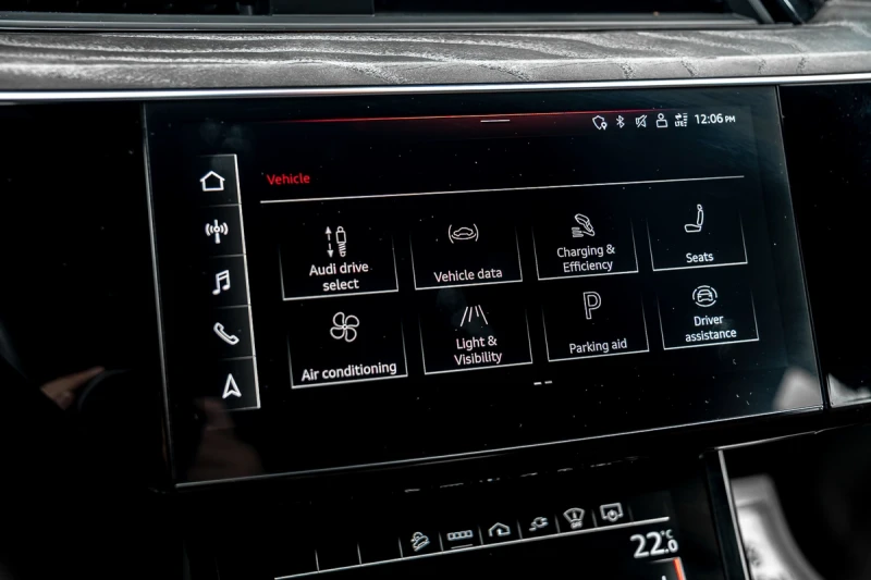 Audi E-Tron CARFAX* АВТОФИНАНСИРАНЕ* БЕЗ ПЪРВОНАЧАЛНА ВНОСКА* , снимка 17 - Автомобили и джипове - 52900146