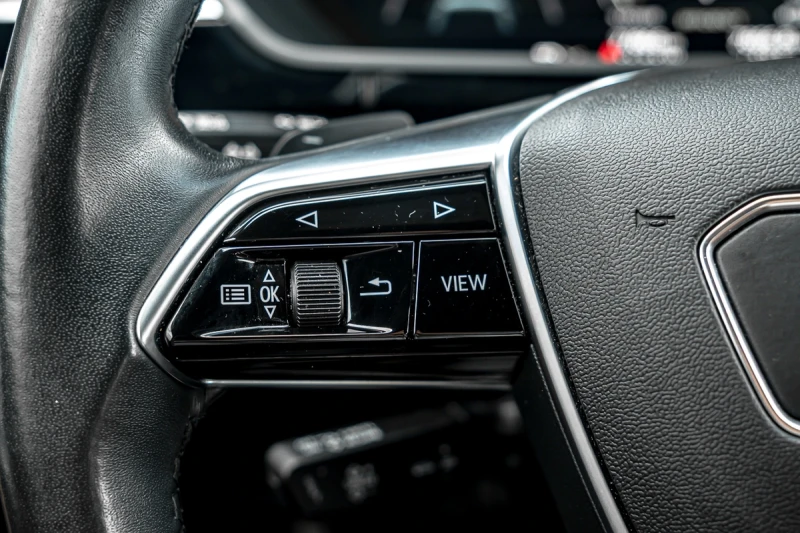 Audi E-Tron CARFAX* АВТОФИНАНСИРАНЕ* БЕЗ ПЪРВОНАЧАЛНА ВНОСКА* , снимка 15 - Автомобили и джипове - 52900146