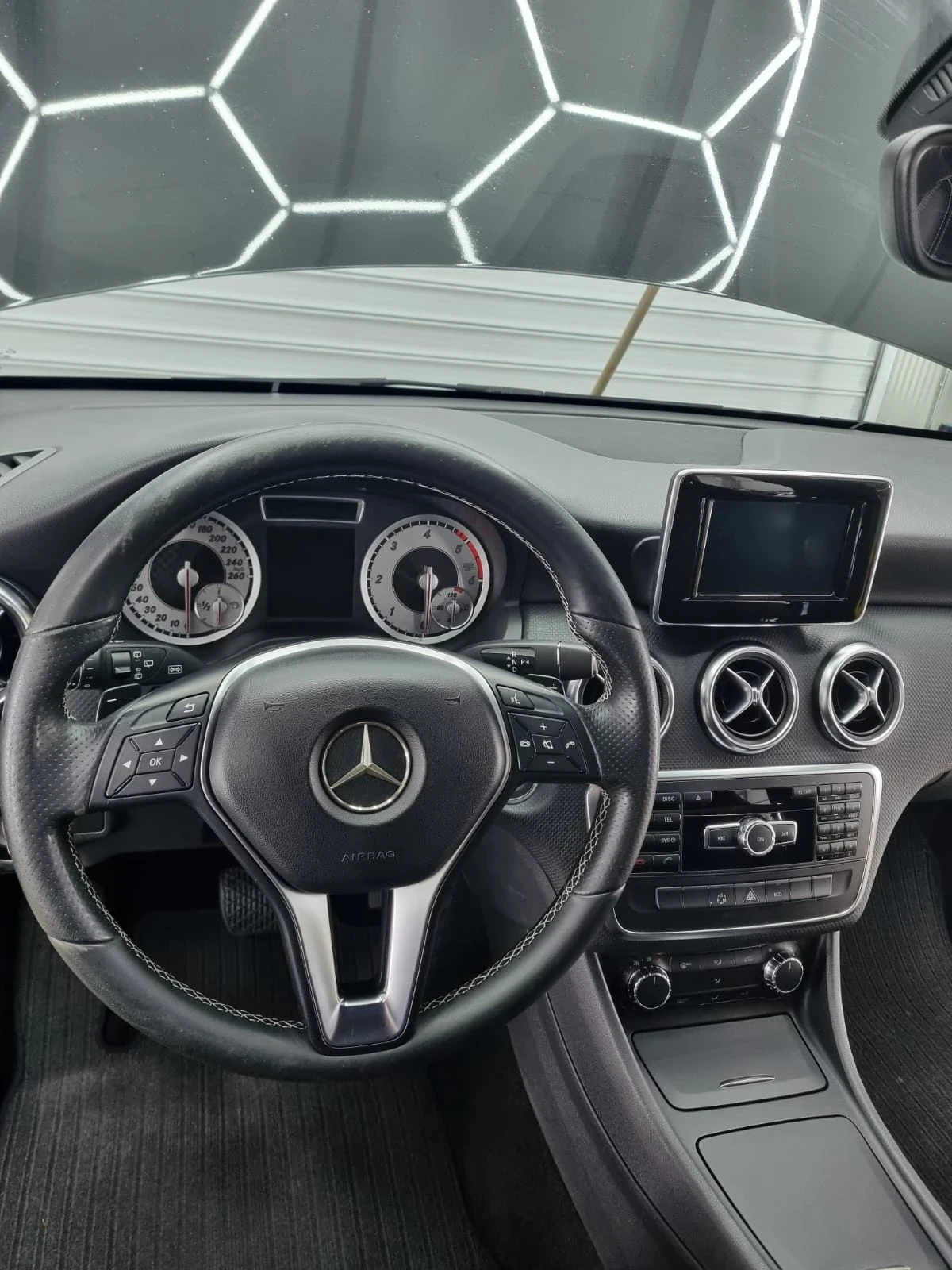 Mercedes-Benz A 200 AMG LINE 4 MATIC - изображение 6