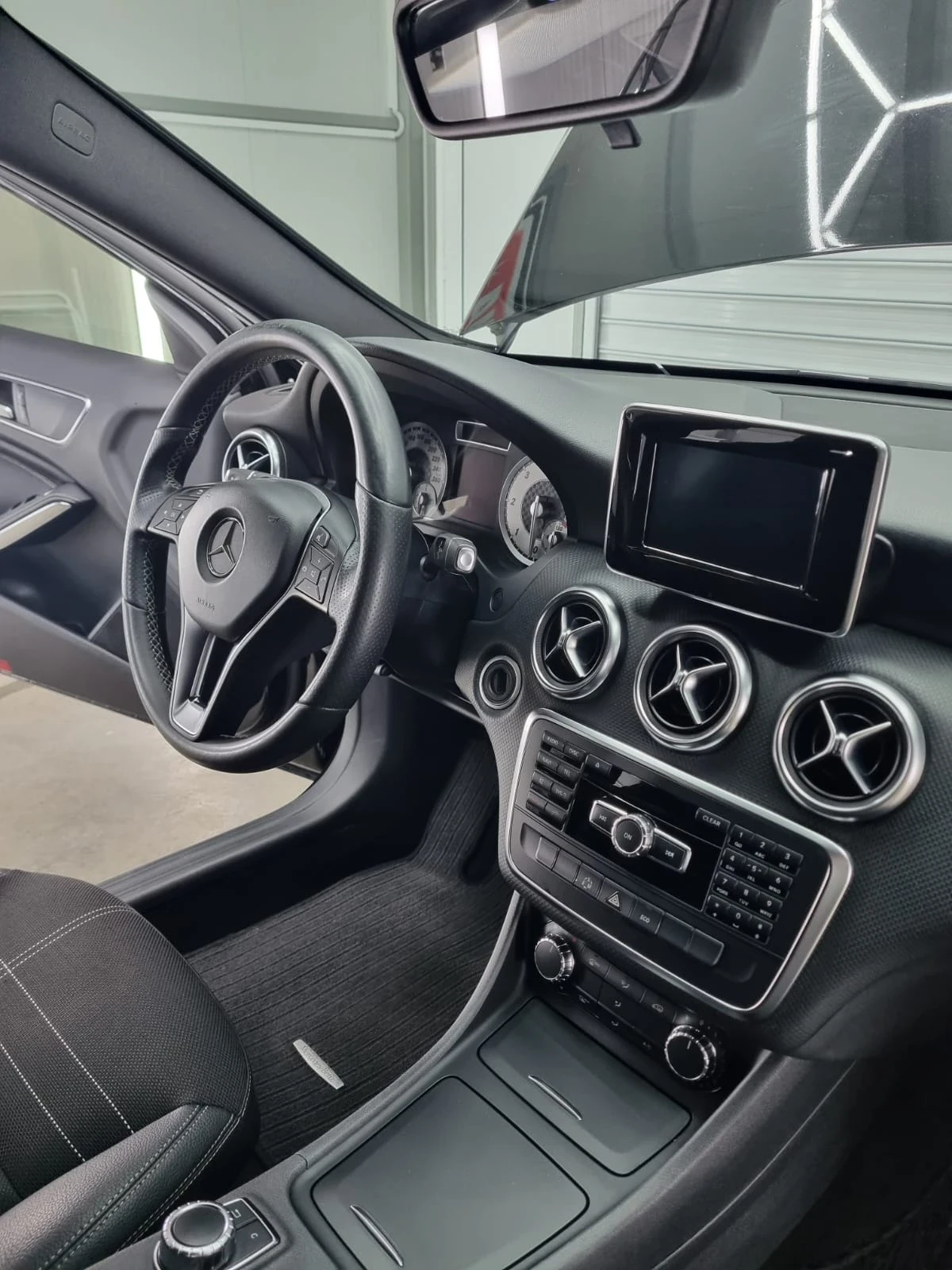 Mercedes-Benz A 200 AMG LINE 4 MATIC - изображение 3