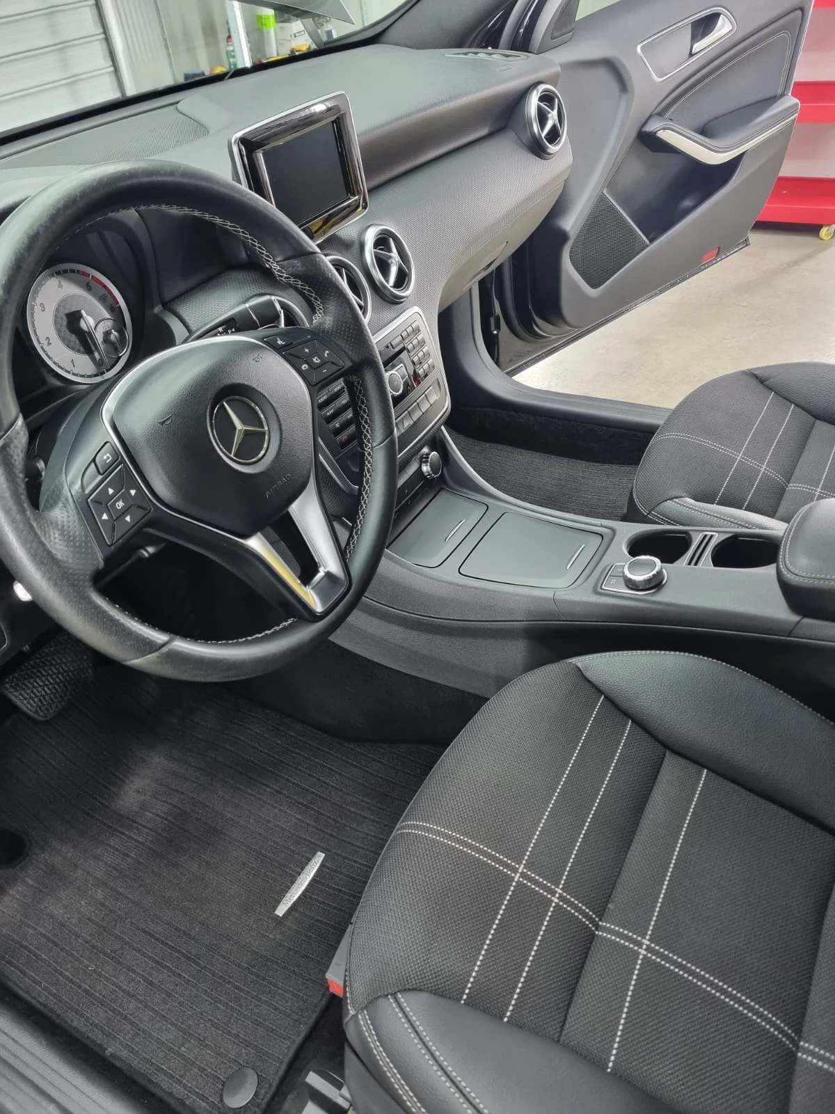 Mercedes-Benz A 200 AMG LINE 4 MATIC - изображение 5
