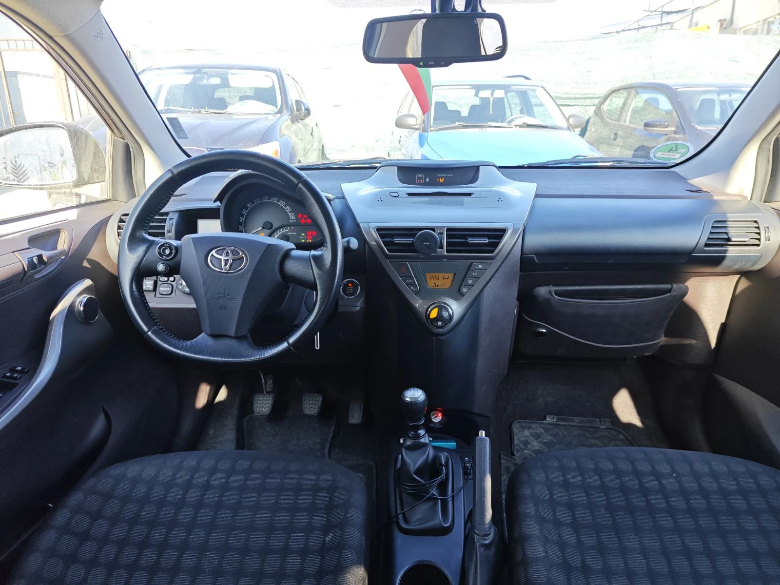 Toyota IQ 1.4 ГАЗ - изображение 9