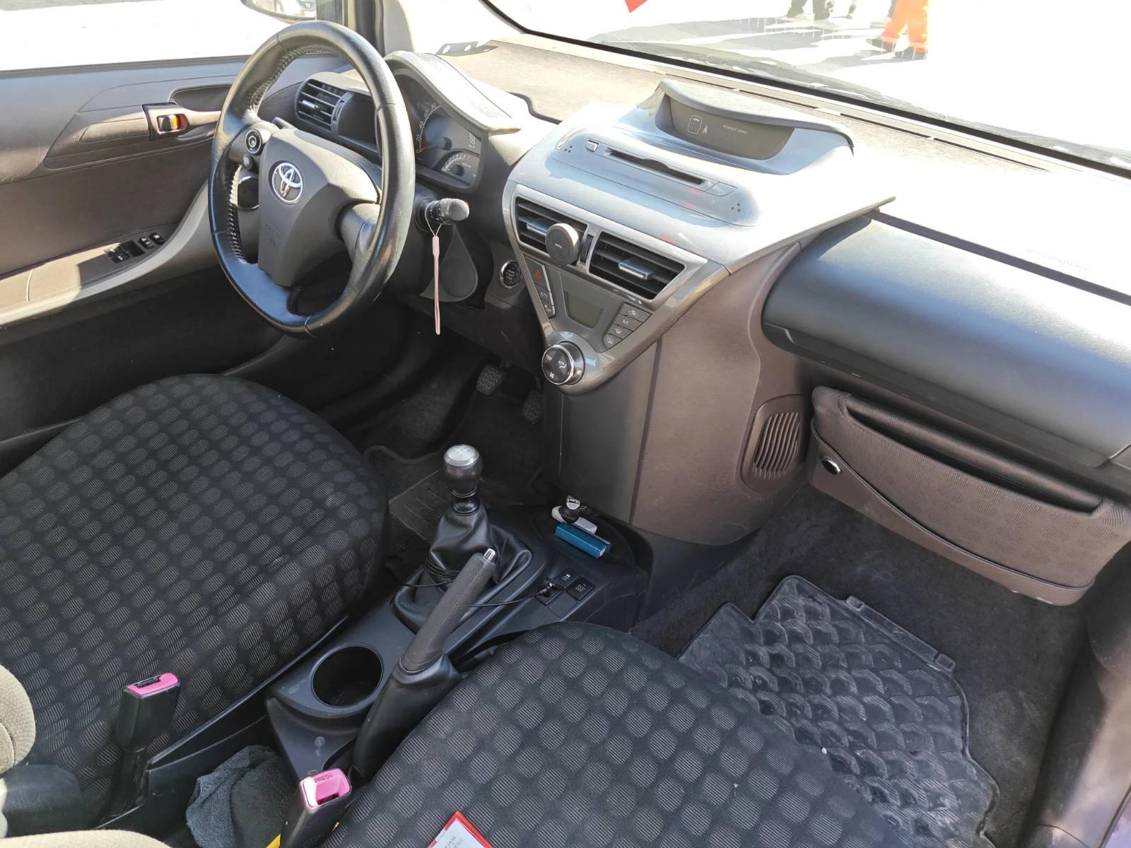 Toyota IQ 1.4 ГАЗ - изображение 6