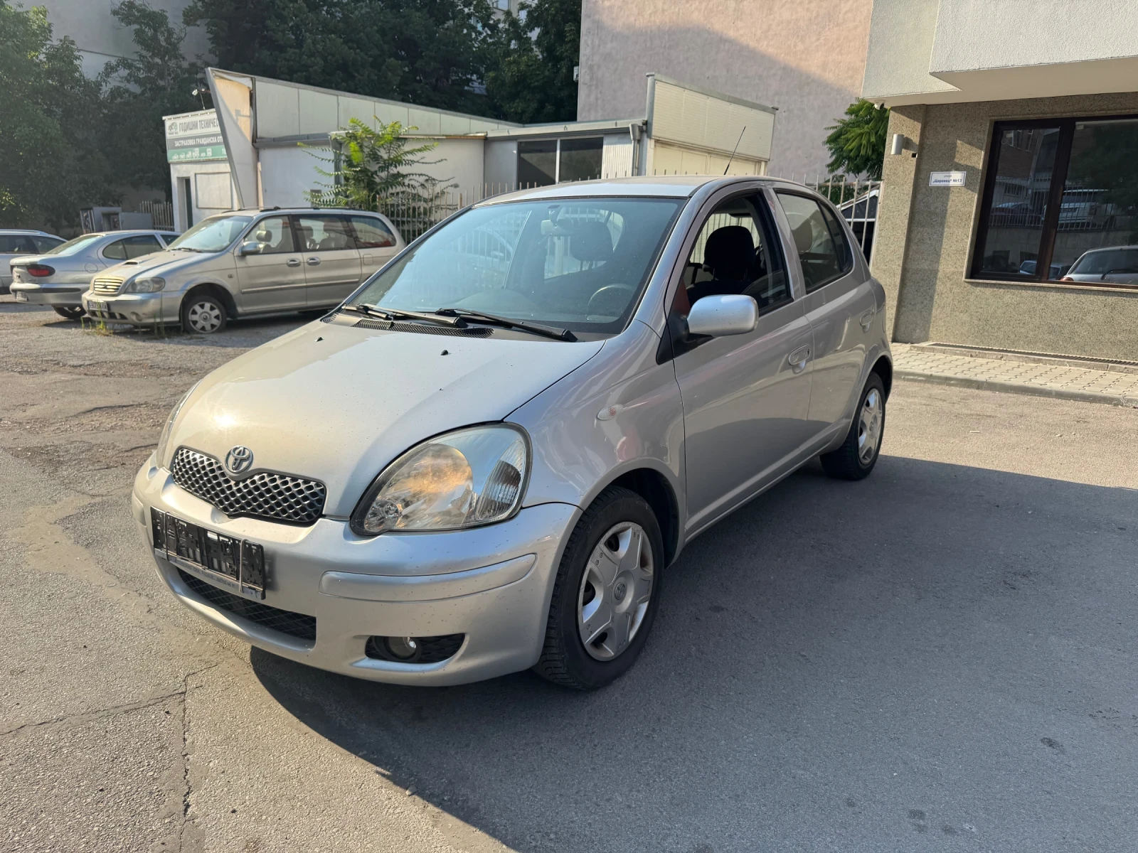 Toyota Yaris 1.3 87кс Facelift - изображение 2