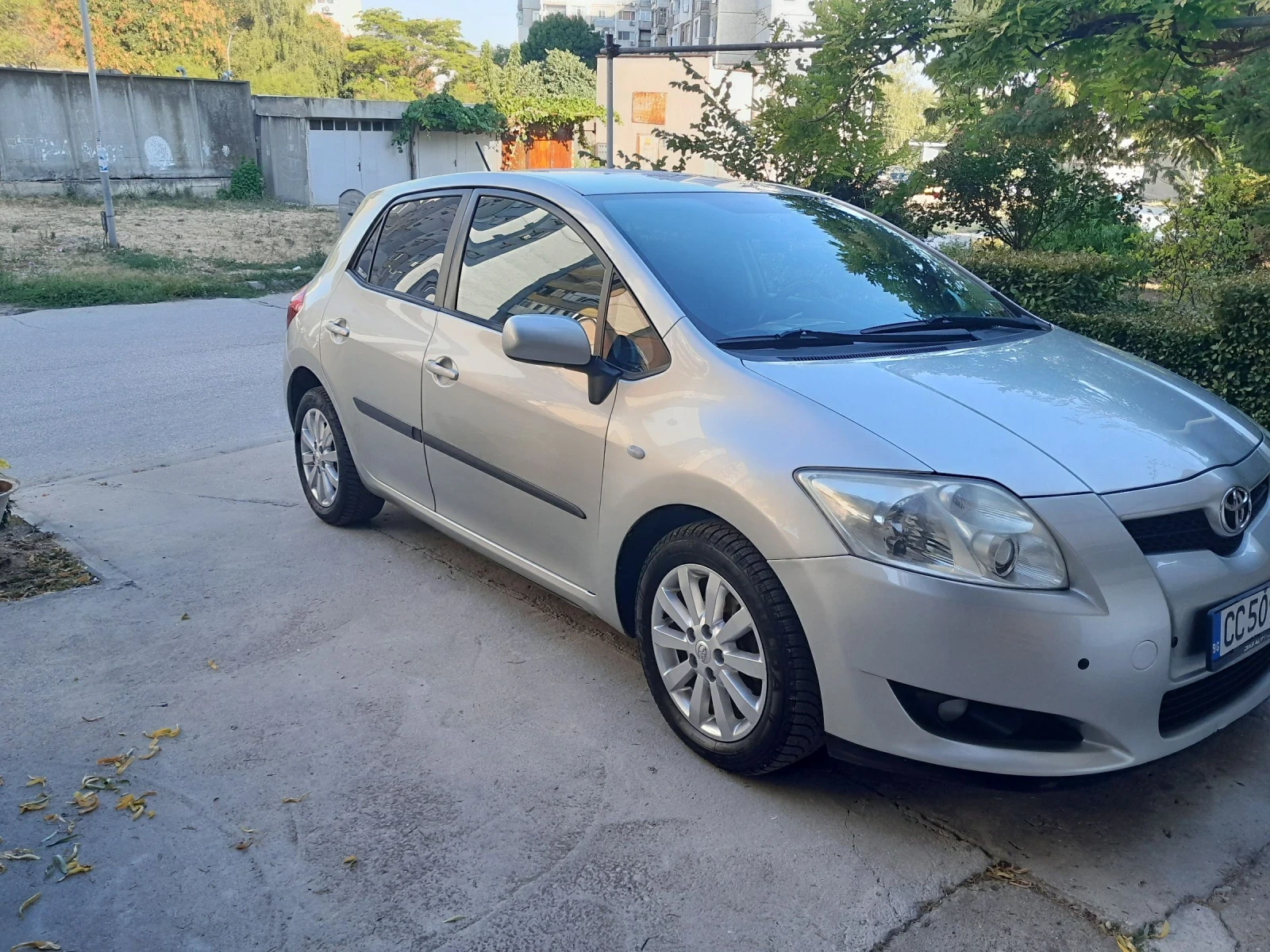 Toyota Auris 1.6 - изображение 2