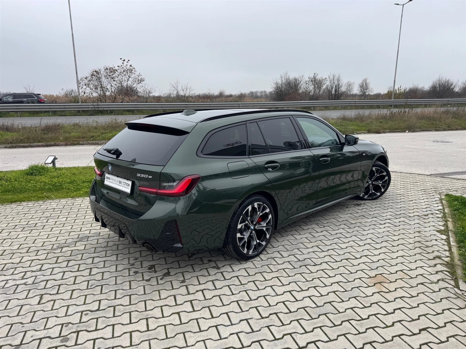 BMW 330 xDrive Touring - изображение 2