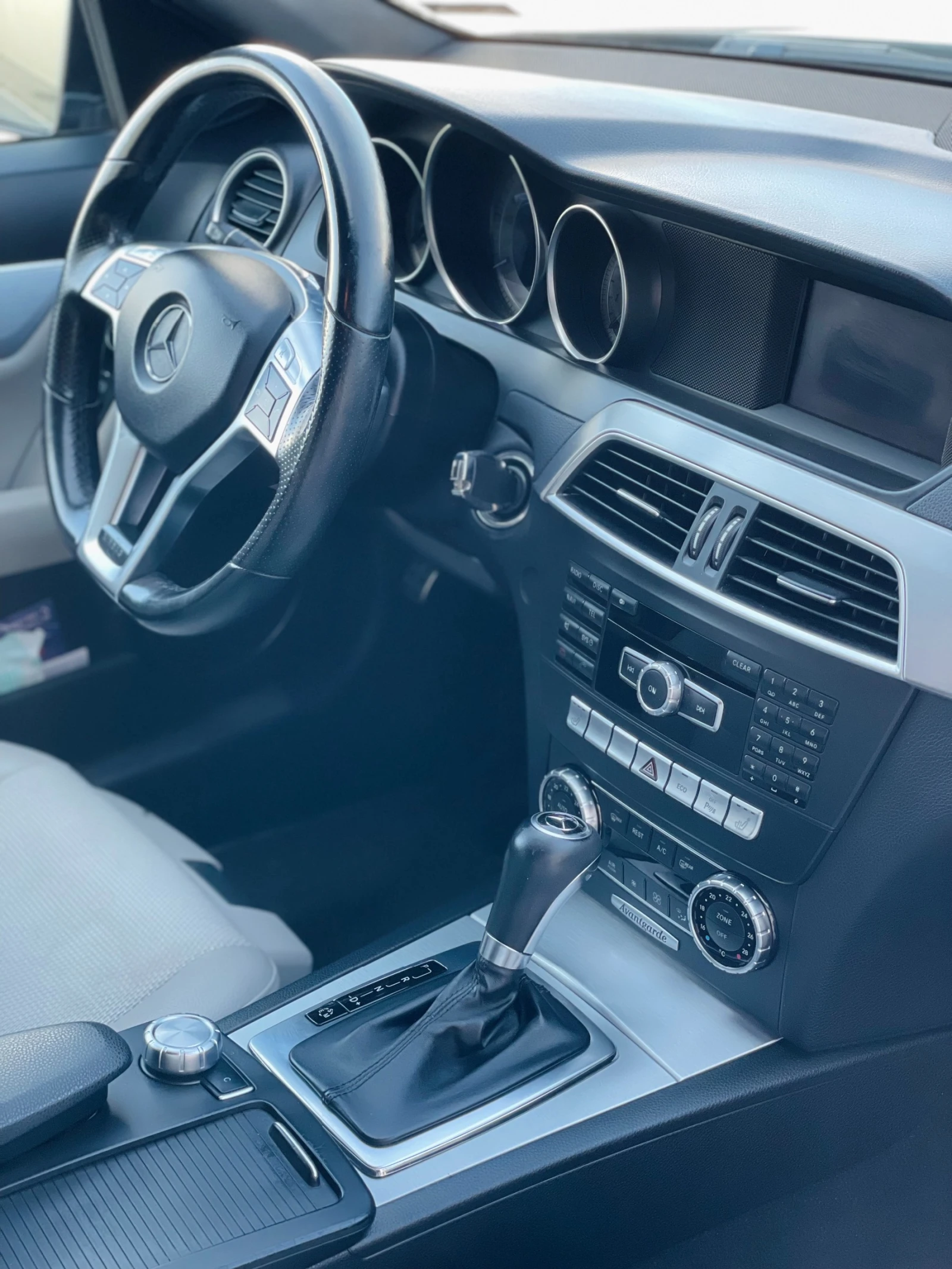 Mercedes-Benz C 250 AMG Line, снимка 11 - Автомобили и джипове - 53841981