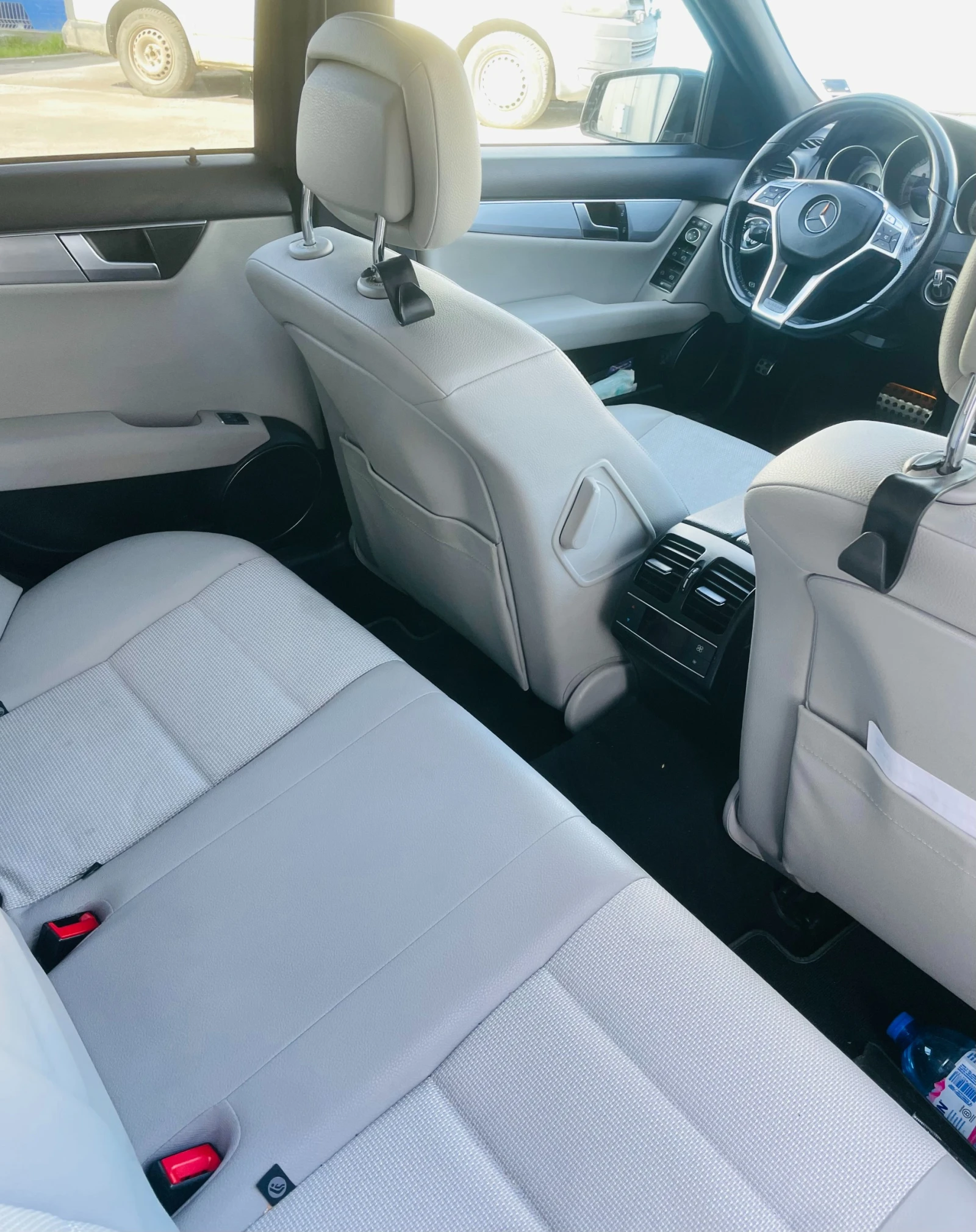 Mercedes-Benz C 250 AMG Line, снимка 10 - Автомобили и джипове - 53841981