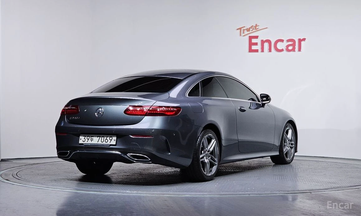 Mercedes-Benz E 220 COUPE* AMG PACK* HEAD-UP* DIGITAL* ОБДУХВАНЕ* , снимка 3 - Автомобили и джипове - 54108045