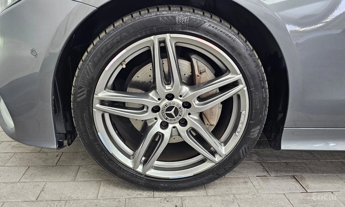 Mercedes-Benz E 220 COUPE* AMG PACK* HEAD-UP* DIGITAL* ОБДУХВАНЕ* , снимка 5 - Автомобили и джипове - 54108045