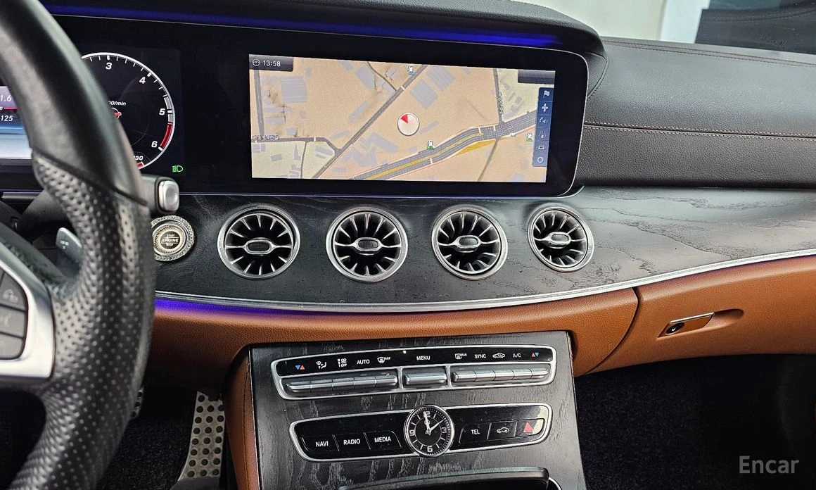 Mercedes-Benz E 220 COUPE* AMG PACK* HEAD-UP* DIGITAL* ОБДУХВАНЕ* , снимка 12 - Автомобили и джипове - 54108045