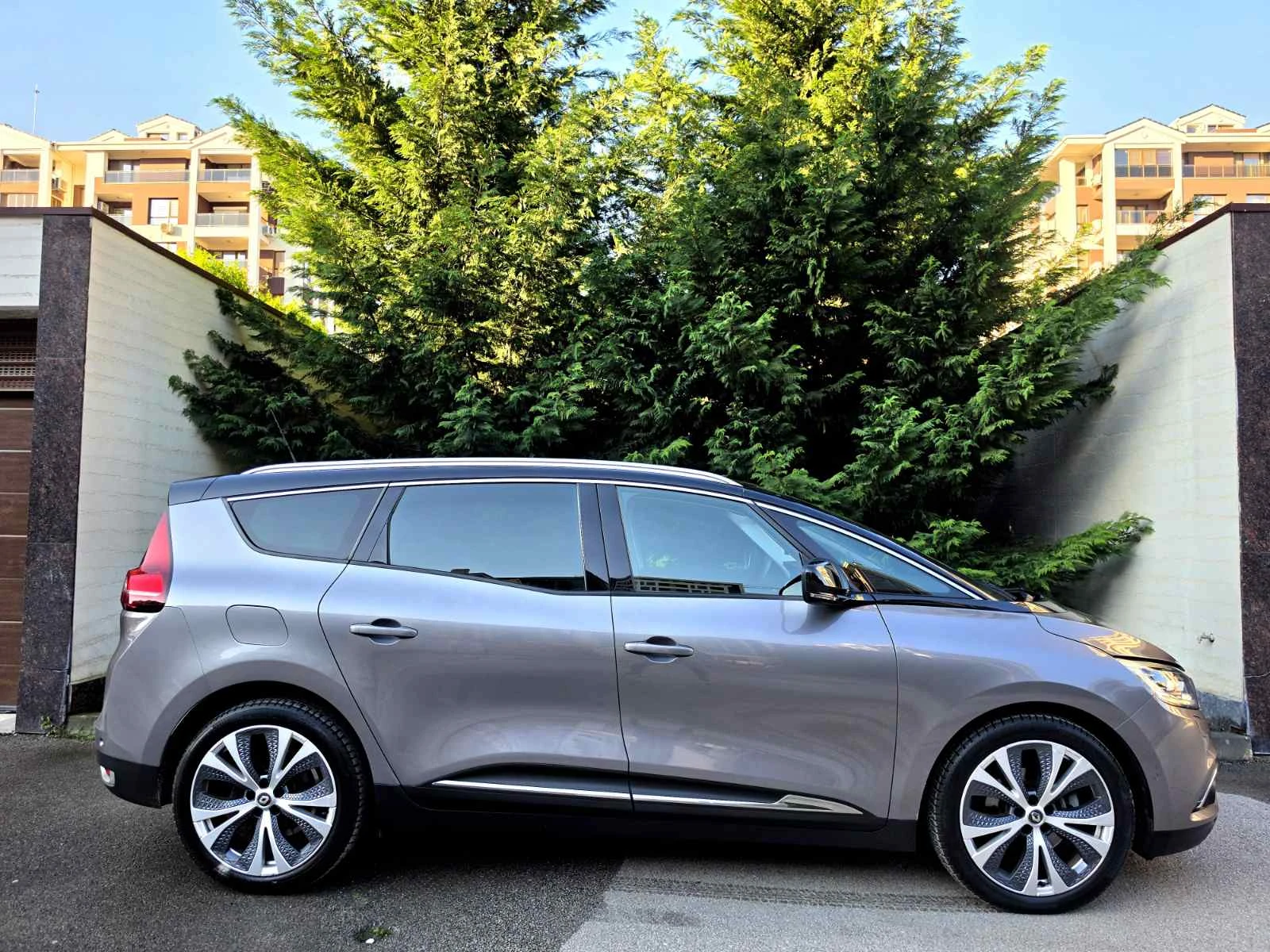 Renault Grand scenic, снимка 4 - Автомобили и джипове - 54226927