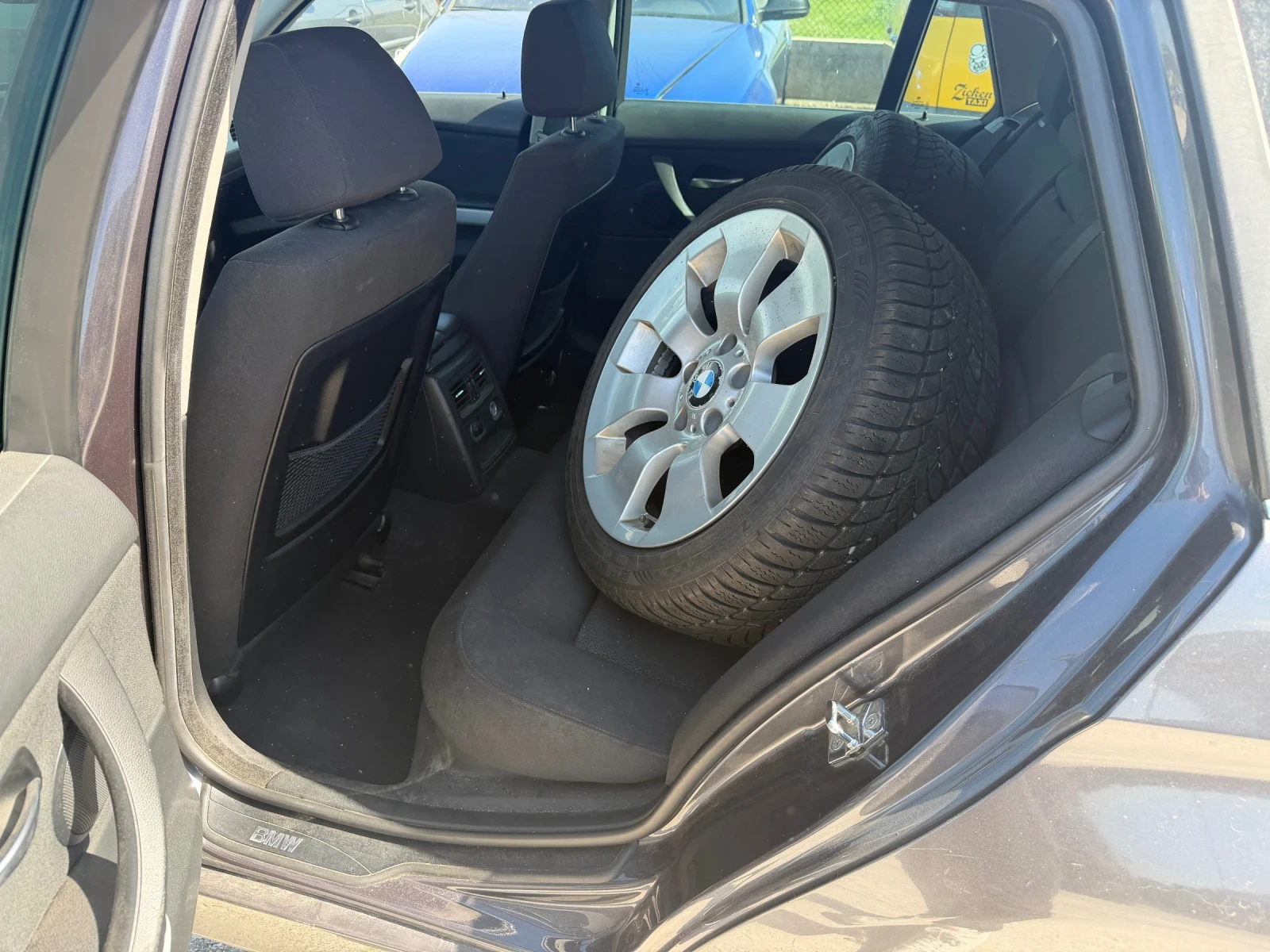 BMW 325 2.0/218кс Ксенон Автоматик Нави, снимка 8 - Автомобили и джипове - 54345573