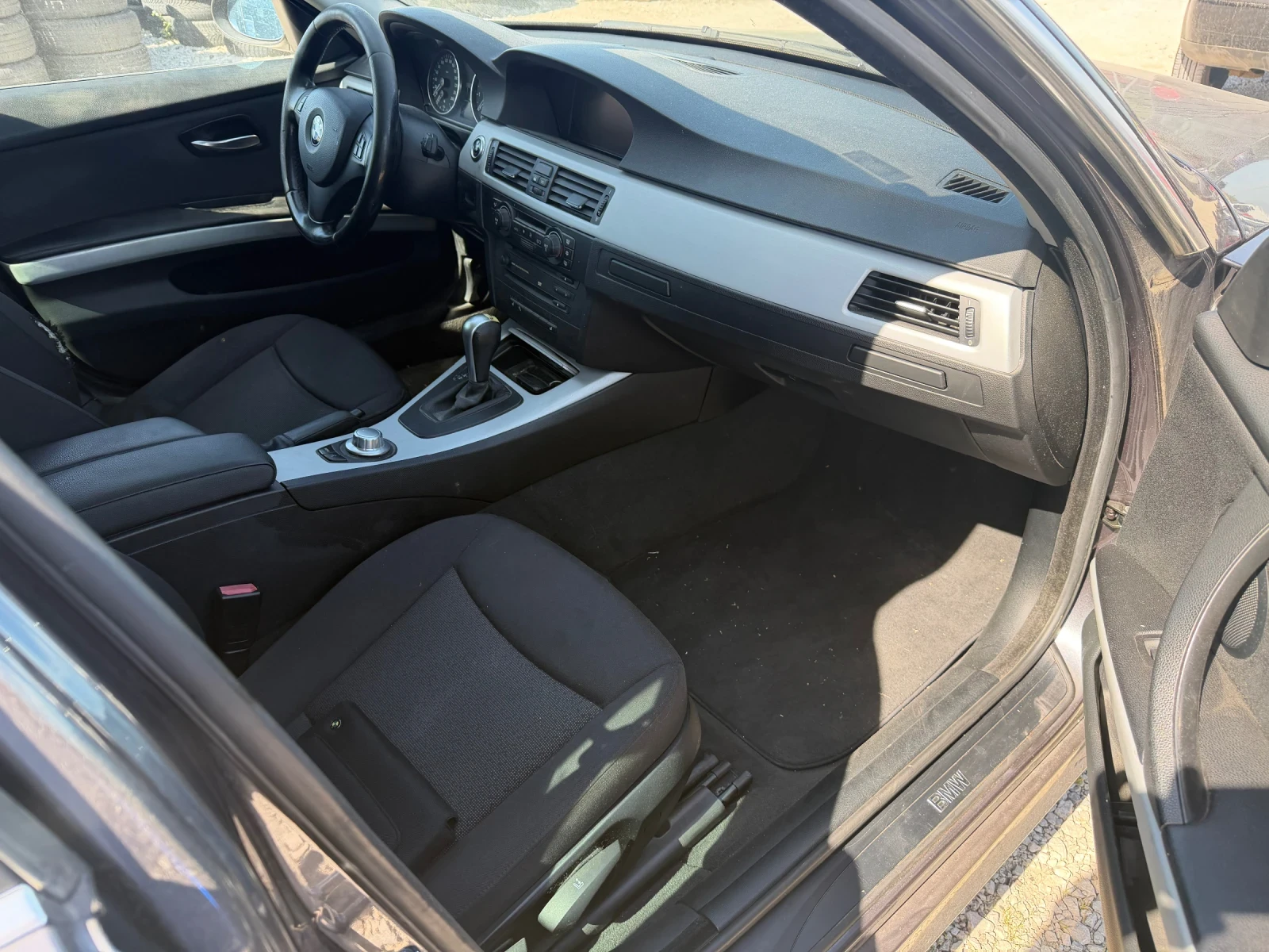 BMW 325 2.0/218кс Ксенон Автоматик Нави, снимка 9 - Автомобили и джипове - 54345573