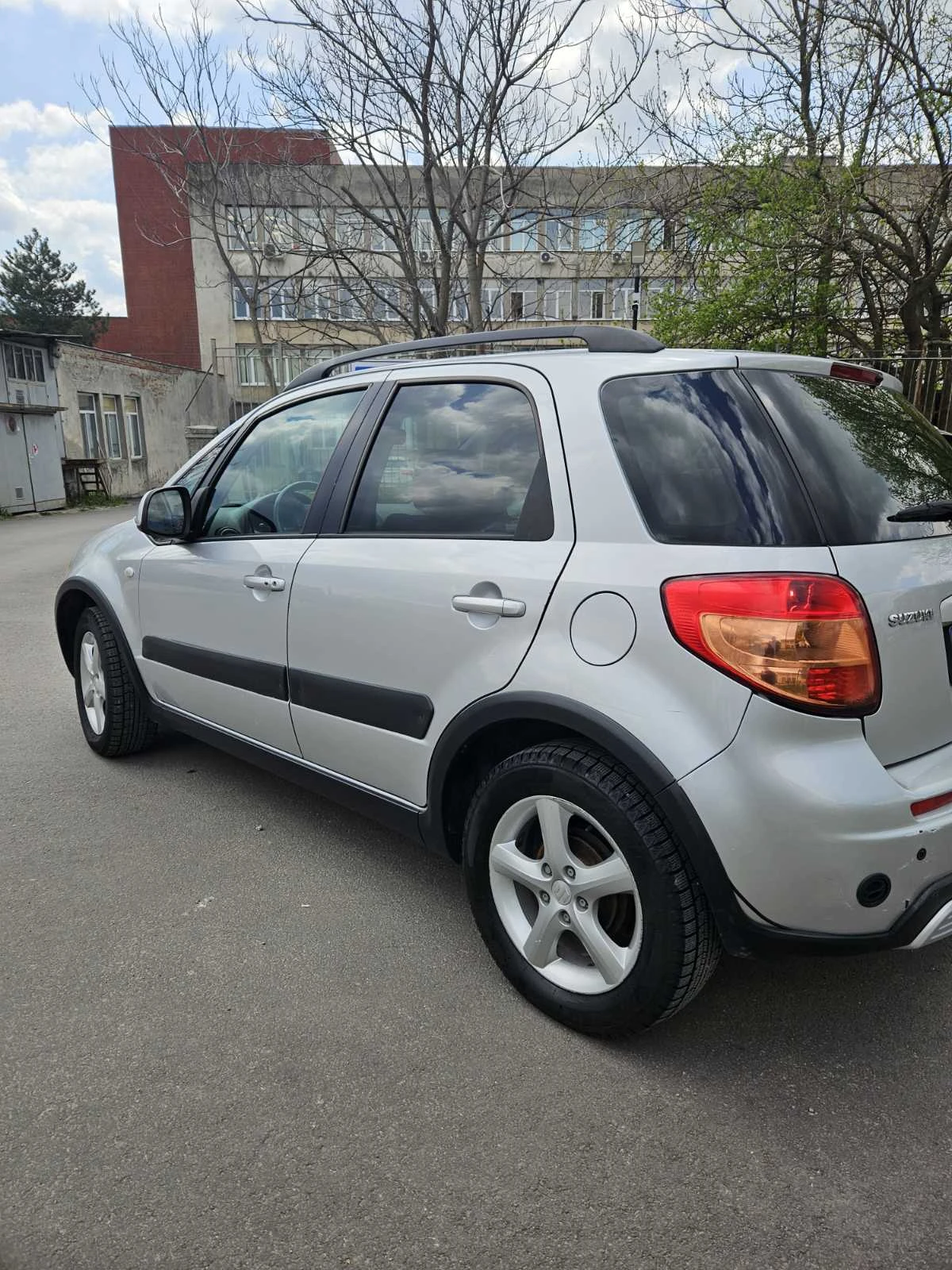Suzuki SX4, снимка 4 - Автомобили и джипове - 54685668