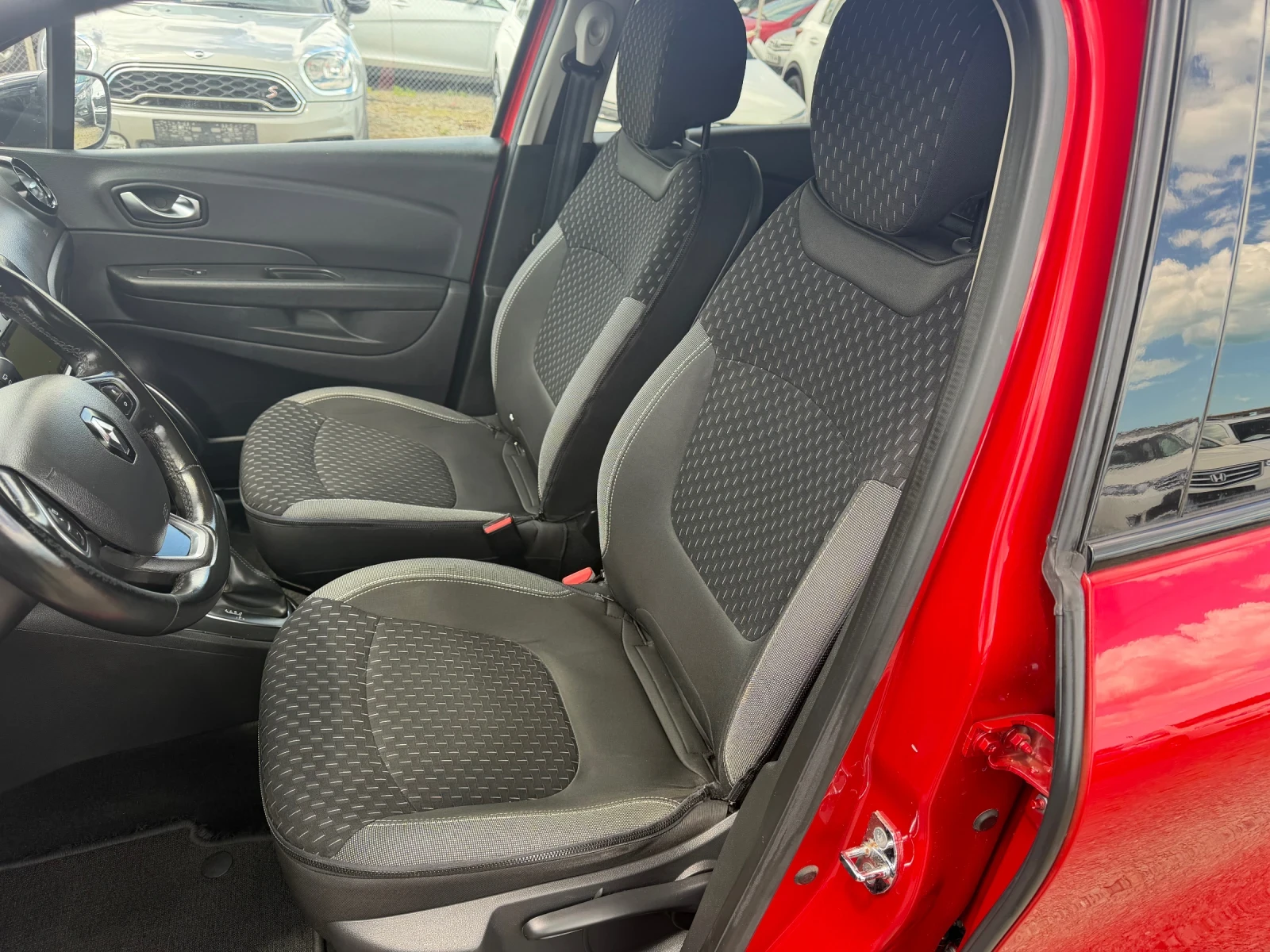 Renault Captur 1.33 ШВЕЙЦАРИЯ 88000 км., снимка 11 - Автомобили и джипове - 54711018