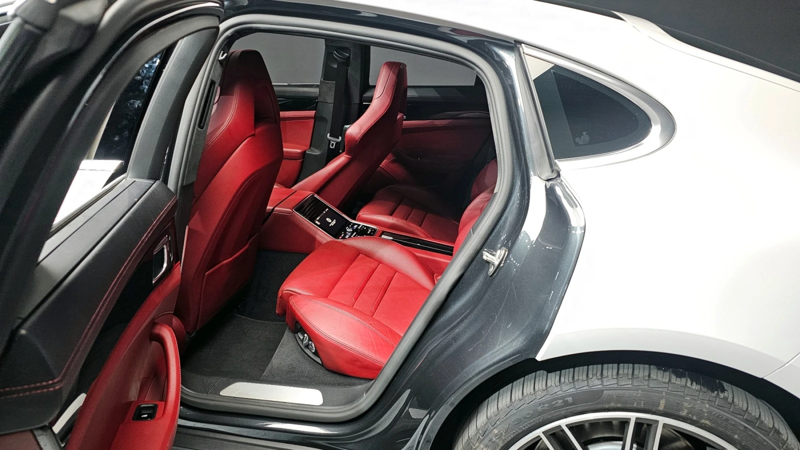 Porsche Panamera 971* Turbo* Pano* Navi* Keyless, снимка 11 - Автомобили и джипове - 55252471