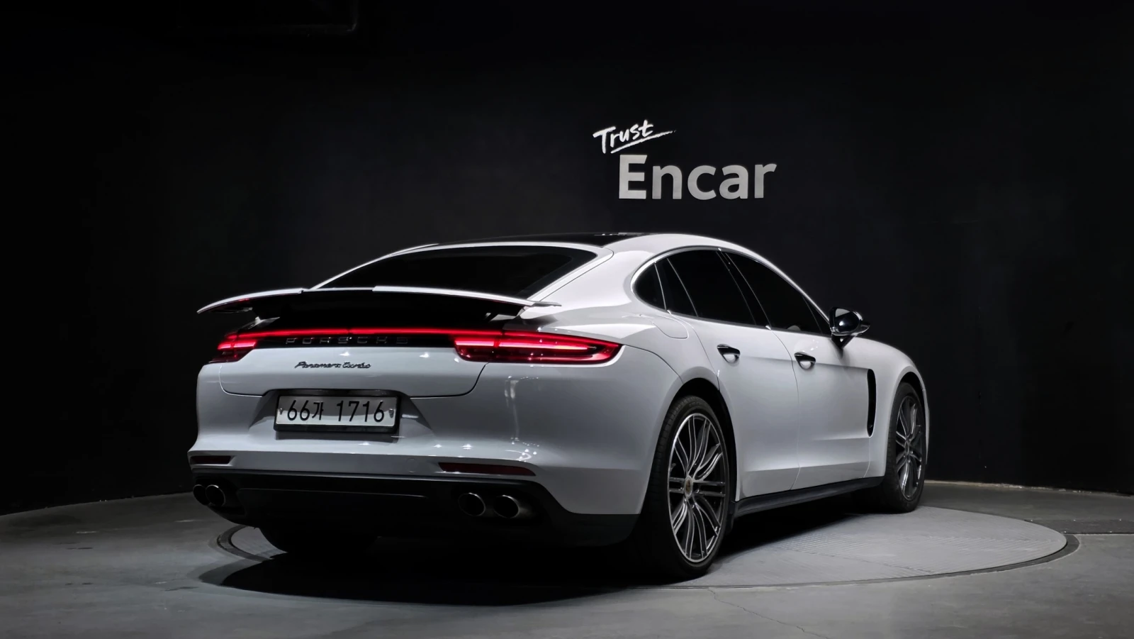 Porsche Panamera 971* Turbo* Pano* Navi* Keyless, снимка 4 - Автомобили и джипове - 55252471