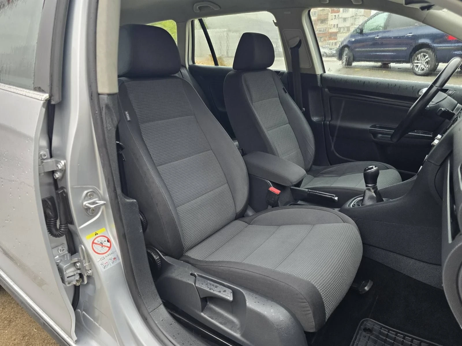 VW Golf 1.6TDI LED, снимка 17 - Автомобили и джипове - 56613373