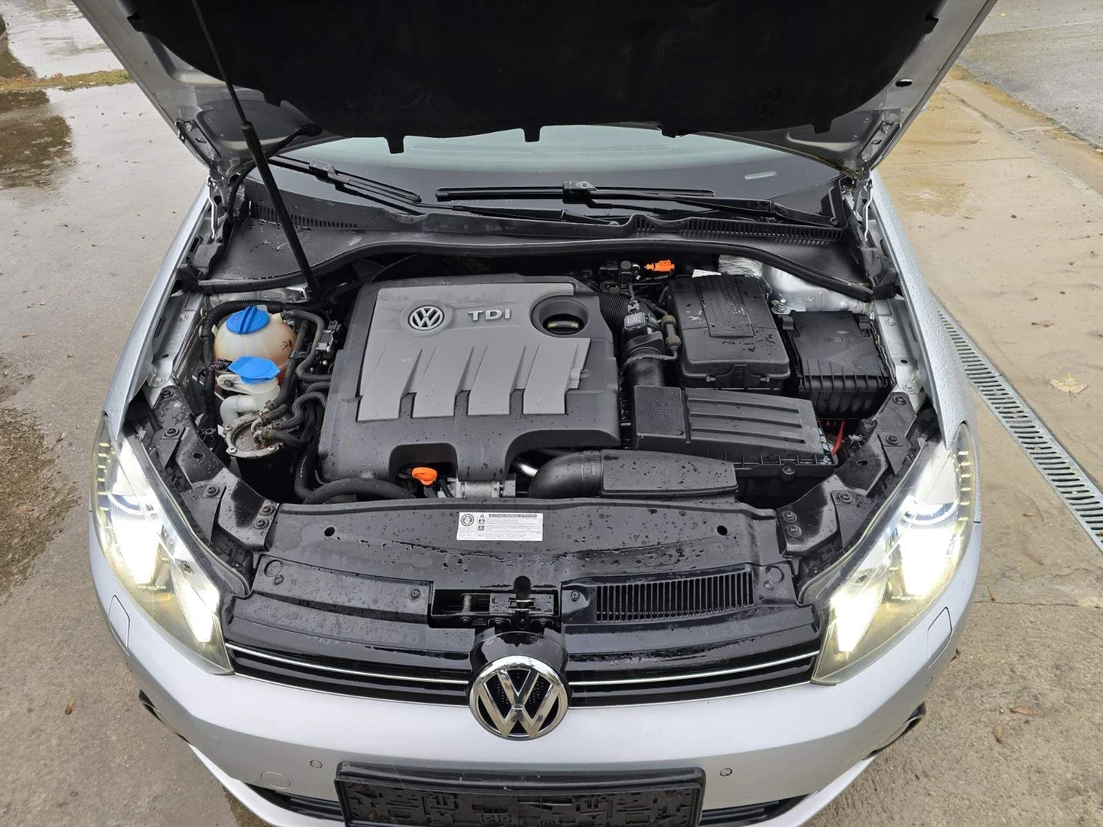 VW Golf 1.6TDI LED, снимка 7 - Автомобили и джипове - 56613373