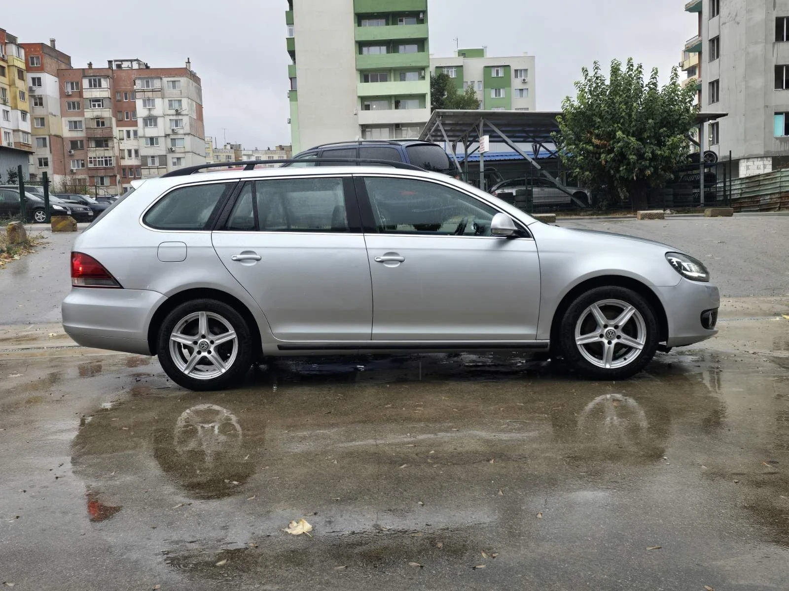 VW Golf 1.6TDI LED, снимка 2 - Автомобили и джипове - 56613373