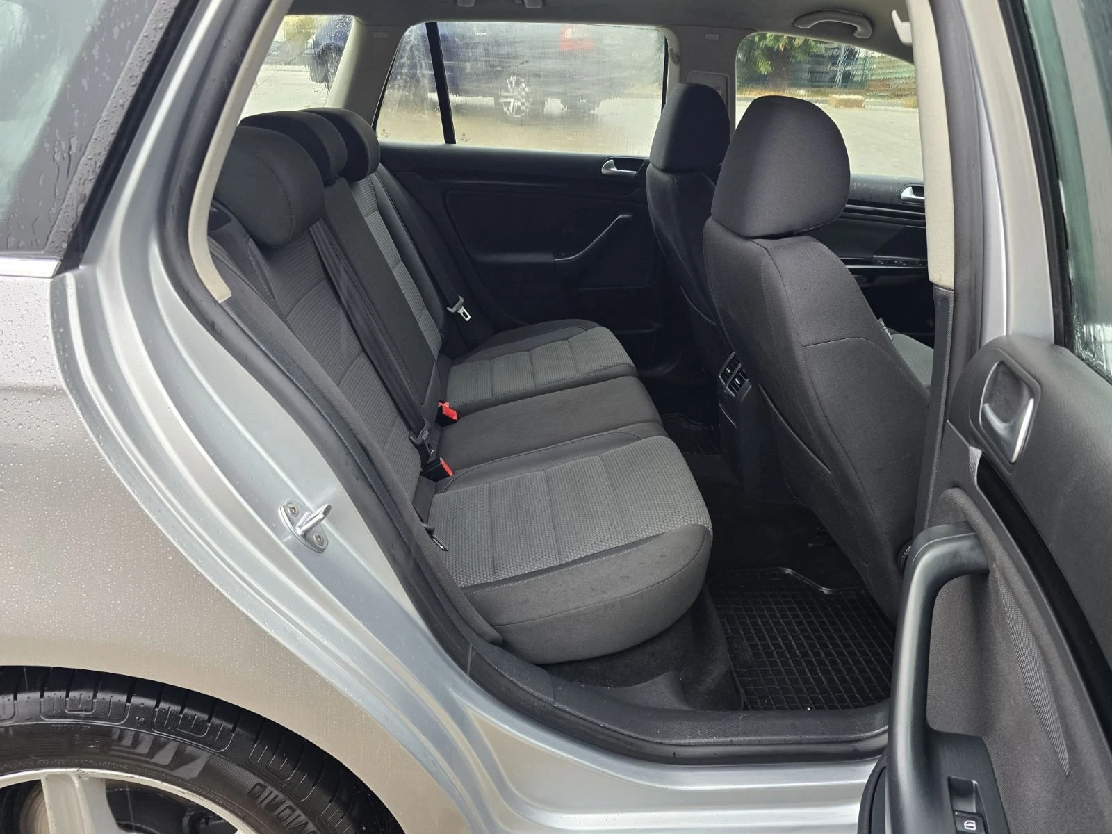 VW Golf 1.6TDI LED, снимка 11 - Автомобили и джипове - 56613373