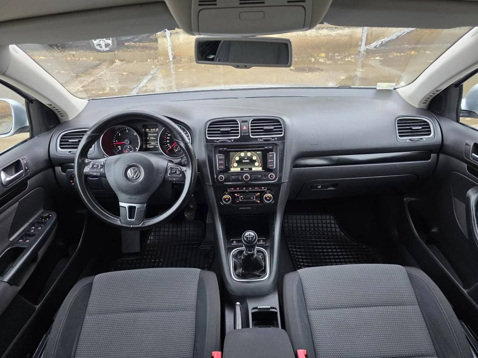 VW Golf 1.6TDI LED, снимка 8 - Автомобили и джипове - 56613373